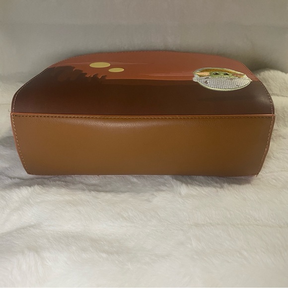 Excellent Condition Loungefly Star Wars The Mandalorian The Child Cradle Bag - Picture 9 of 11